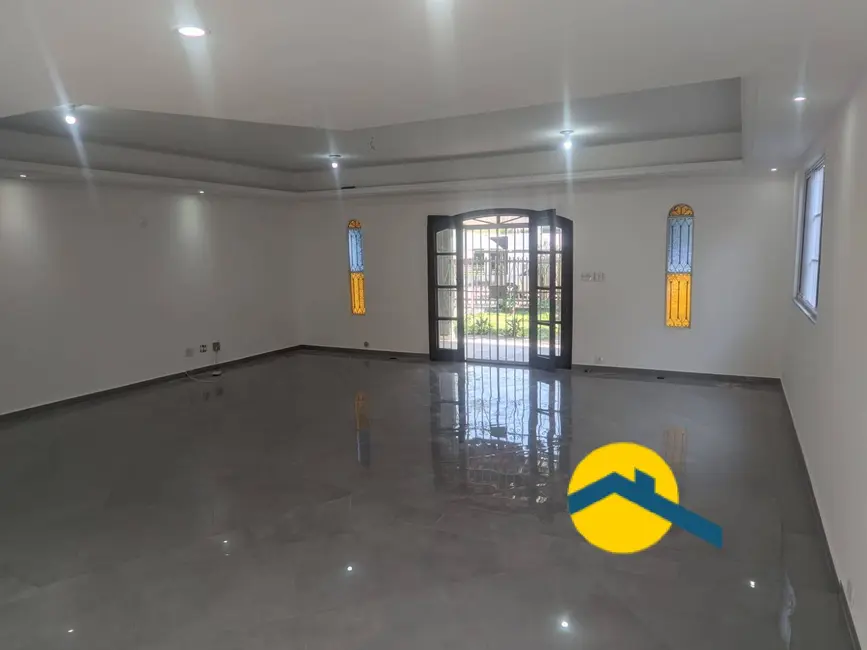 Foto 2 de Casa com 3 quartos à venda e para alugar, 180m2 em Itaipu, Niteroi - RJ