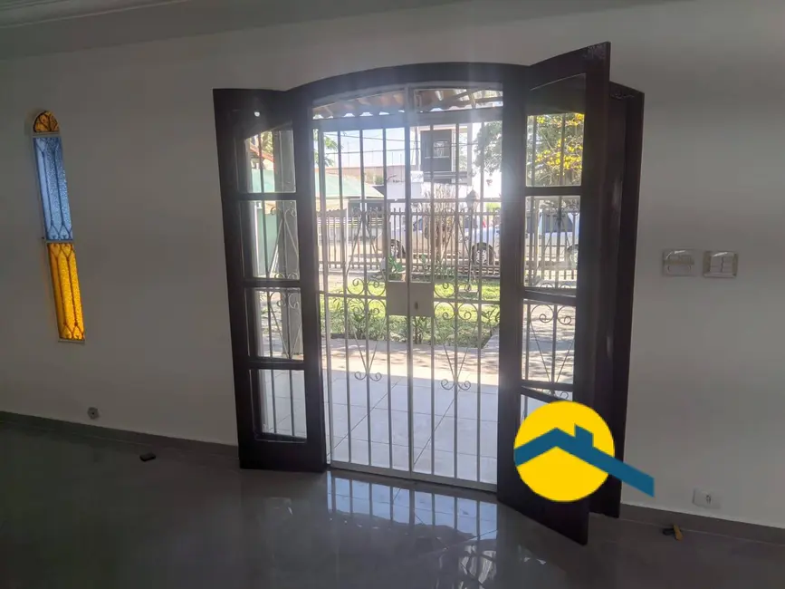 Casa com 3 quartos à venda e para alugar, 180m2 em Itaipu, Niteroi - RJ - imagem 3 Foto 3 de Casa com 3 quartos à venda e para alugar, 180m2 em Itaipu, Niteroi - RJ