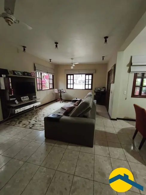 Foto 2 de Casa com 4 quartos à venda, 200m2 em Piratininga, Niteroi - RJ