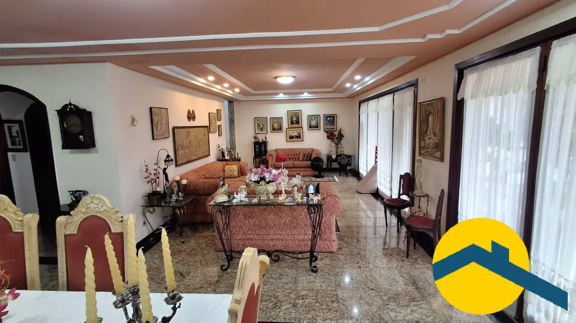 Casa com 4 quartos à venda, 384m2 em São Francisco, Niteroi - RJ - imagem 2 Foto 2 de Casa com 4 quartos à venda, 384m2 em São Francisco, Niteroi - RJ