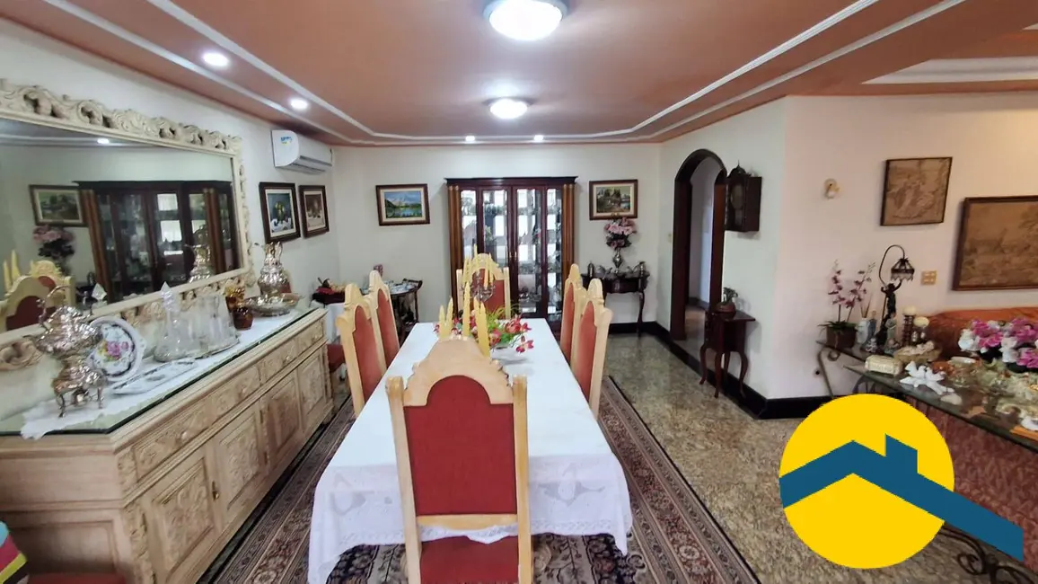 Casa com 4 quartos à venda, 384m2 em São Francisco, Niteroi - RJ - imagem 3 Foto 3 de Casa com 4 quartos à venda, 384m2 em São Francisco, Niteroi - RJ