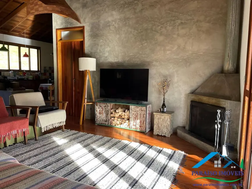 Casa com 3 quartos à venda, 40000m2 em Centro, Goncalves - MG - imagem 8 Foto 8 de Casa com 3 quartos à venda, 40000m2 em Centro, Goncalves - MG