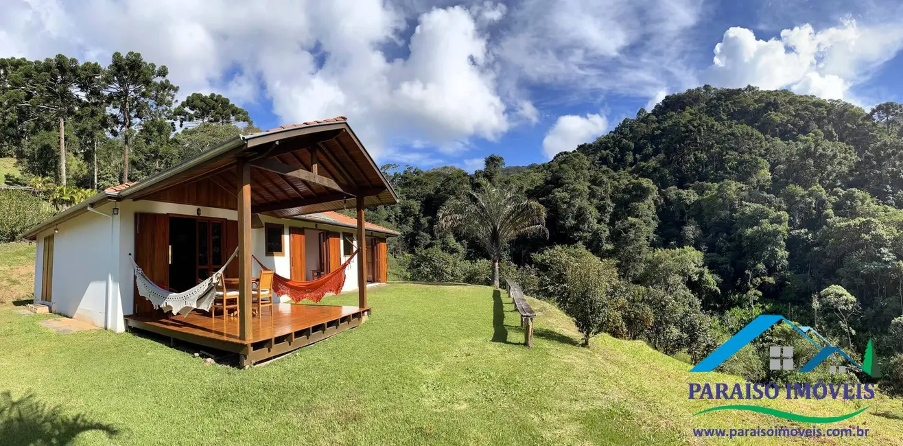 Casa com 3 quartos à venda, 40000m2 em Centro, Goncalves - MG - imagem 3 Foto 3 de Casa com 3 quartos à venda, 40000m2 em Centro, Goncalves - MG