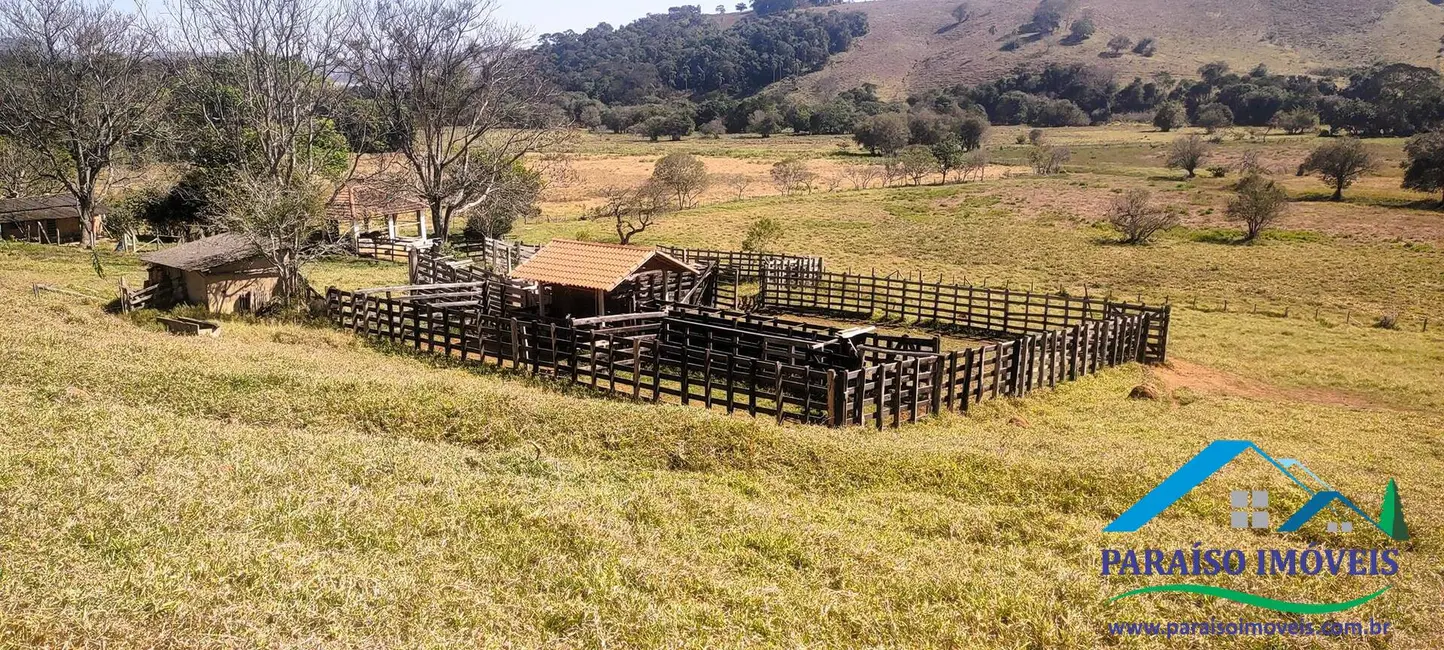 Foto 1 de Fazenda / Haras com 2 quartos à venda, 57m2 em Centro, Paraisopolis - MG