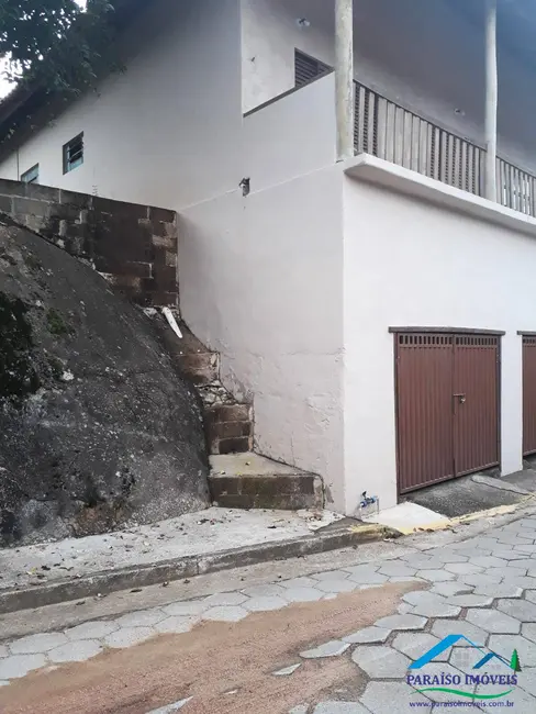 Casa com 3 quartos à venda, 300m2 em Centro, Goncalves - MG - imagem 5 Foto 5 de Casa com 3 quartos à venda, 300m2 em Centro, Goncalves - MG