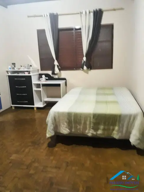 Casa com 3 quartos à venda, 300m2 em Centro, Goncalves - MG - imagem 9 Foto 9 de Casa com 3 quartos à venda, 300m2 em Centro, Goncalves - MG