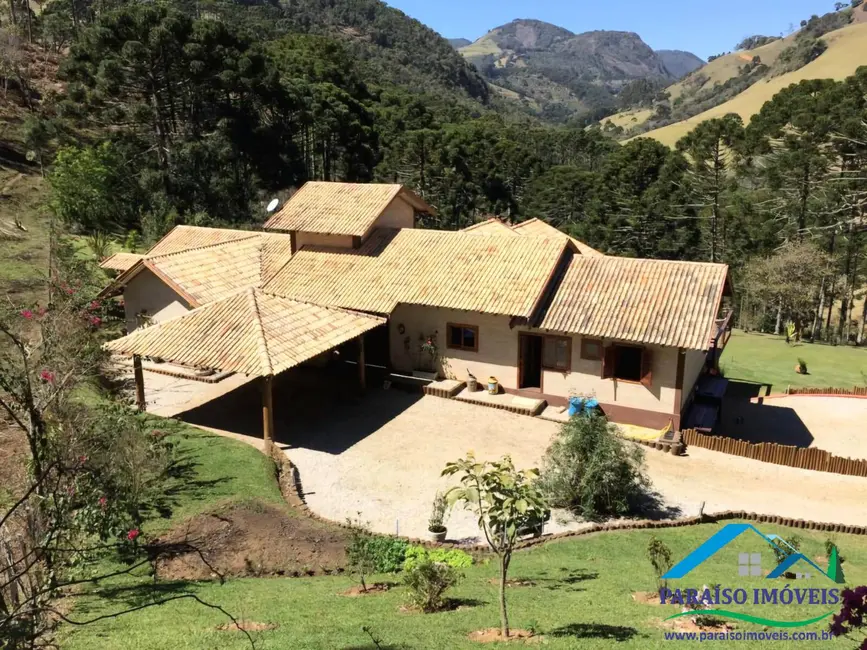 Foto 1 de Casa com 4 quartos à venda, 350m2 em Centro, Goncalves - MG