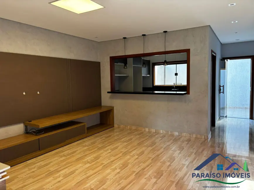 Foto 2 de Casa com 3 quartos à venda, 170m2 em Centro, Paraisopolis - MG