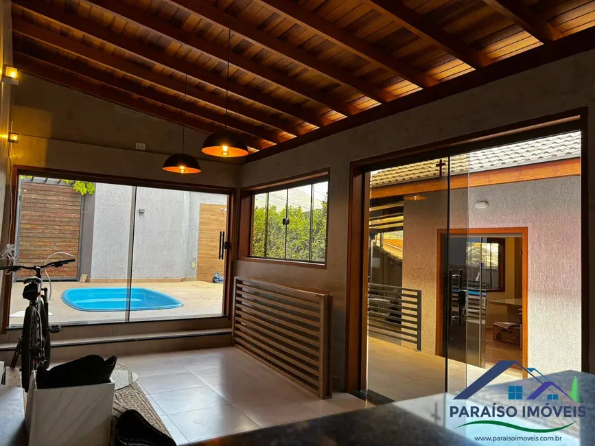 Foto 1 de Casa com 3 quartos à venda, 170m2 em Centro, Paraisopolis - MG