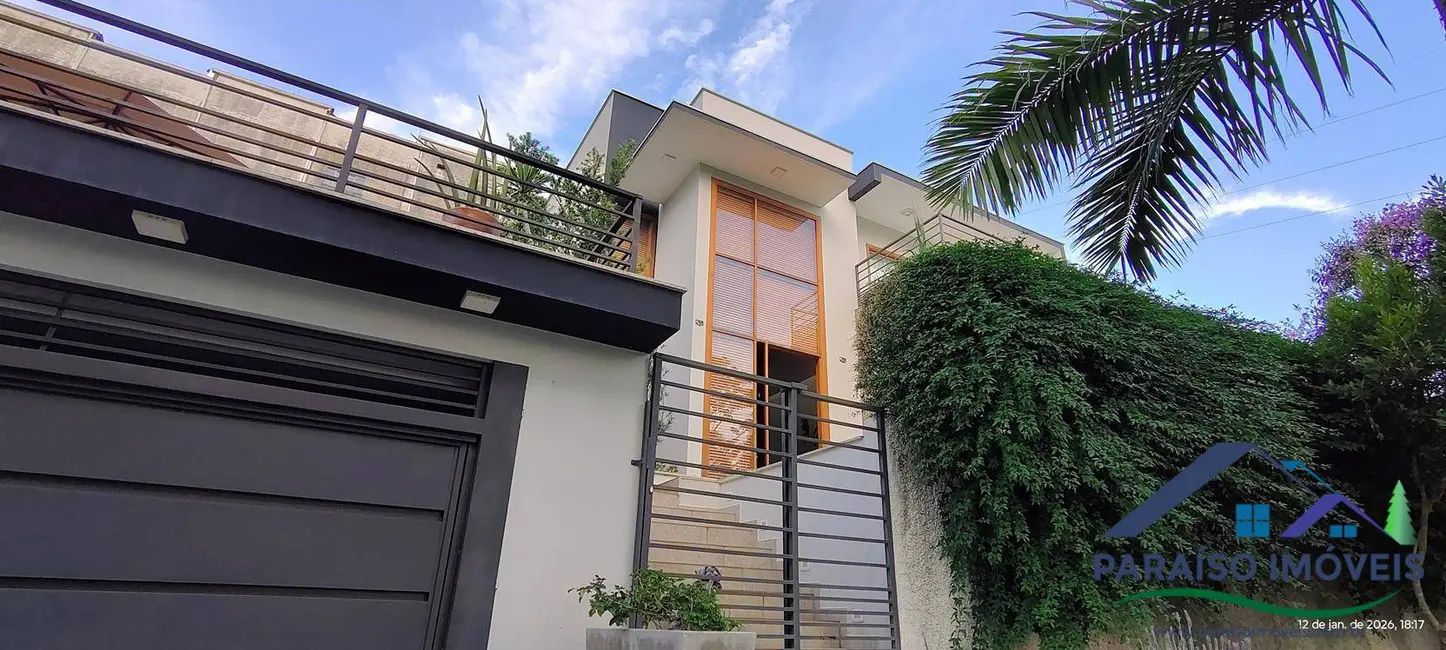 Foto 1 de Casa com 3 quartos à venda, 780m2 em Centro, Paraisopolis - MG