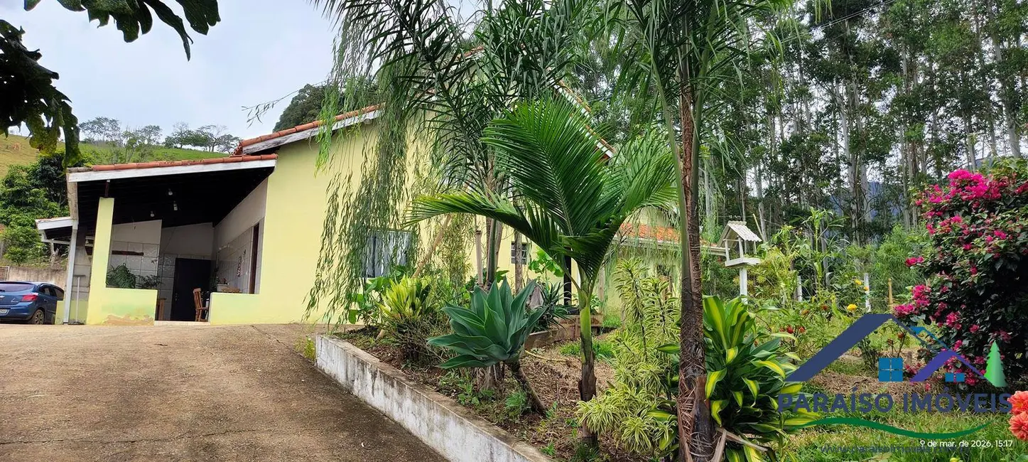 Foto 1 de Sobrado com 4 quartos à venda, 180m2 em Centro, Goncalves - MG