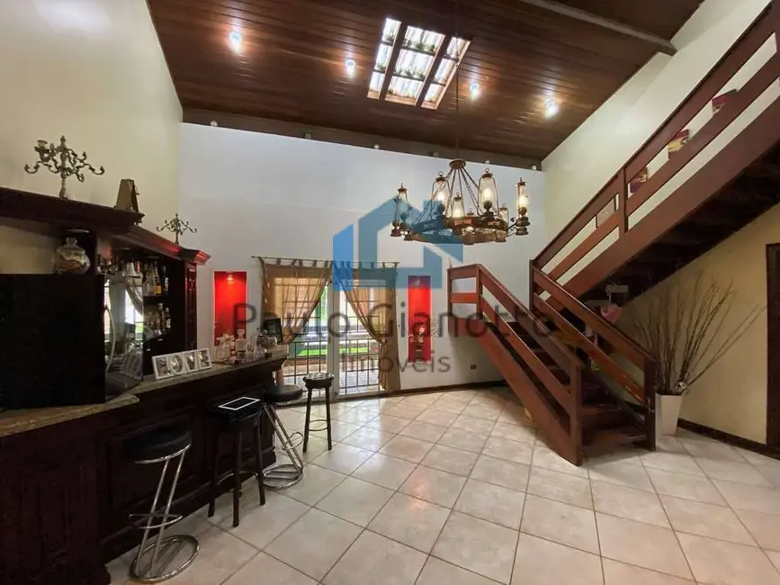 Foto 7 de Casa de Condomínio com 4 quartos à venda e para alugar, 1327m2 em Chácara dos Junqueiras, Carapicuiba - SP