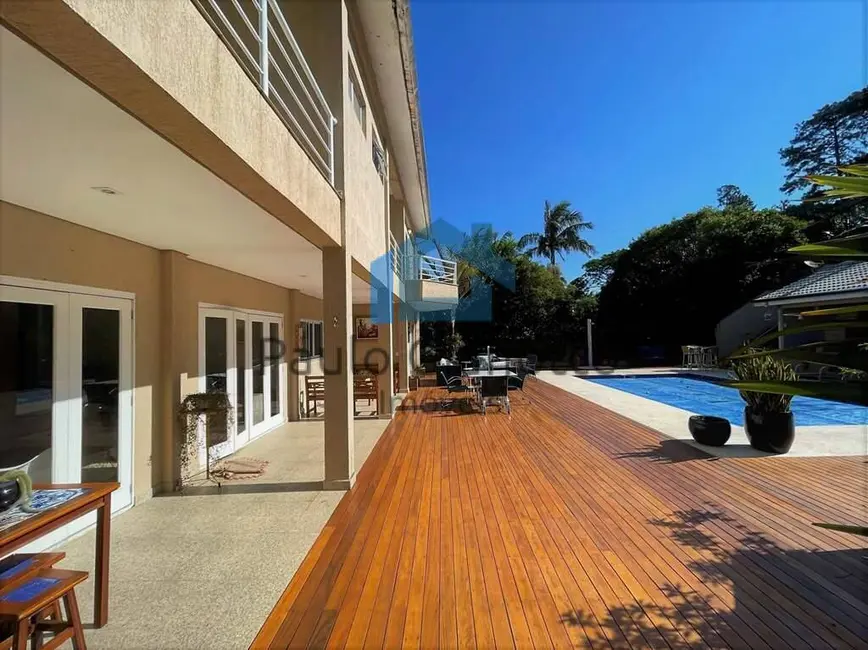 Casa com 5 quartos à venda, 610m2 em Vila Santo Antônio, Cotia - SP - imagem 5 Foto 5 de Casa com 5 quartos à venda, 610m2 em Vila Santo Antônio, Cotia - SP
