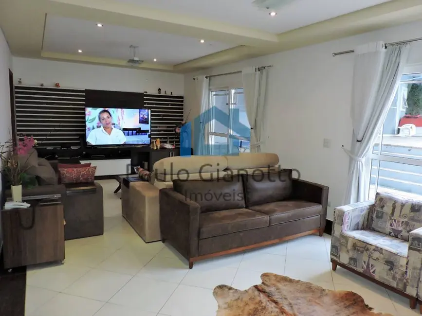 Foto 9 de Casa de Condomínio com 4 quartos à venda e para alugar, 401m2 em Golf Gardens, Carapicuiba - SP