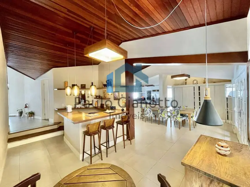 Foto 6 de Casa de Condomínio com 3 quartos à venda, 600m2 em Águas da Fazendinha, Carapicuiba - SP