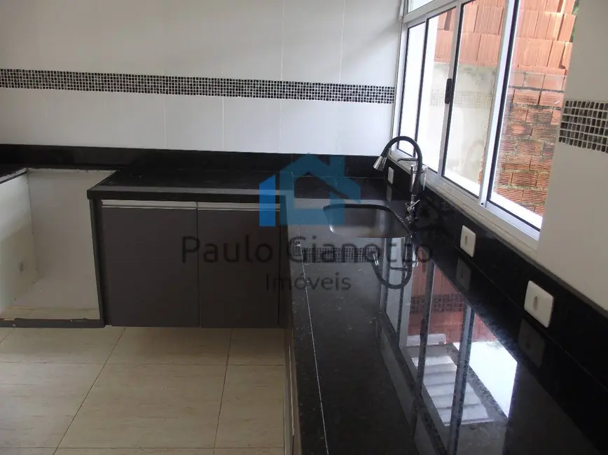 Foto 3 de Casa com 2 quartos para alugar, 200m2 em Granja Viana, Cotia - SP