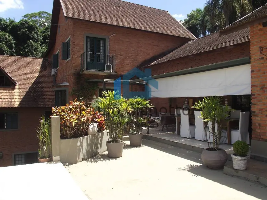 Foto 4 de Casa com 10 quartos à venda, 875m2 em Jardim Itatiaia, Embu Das Artes - SP