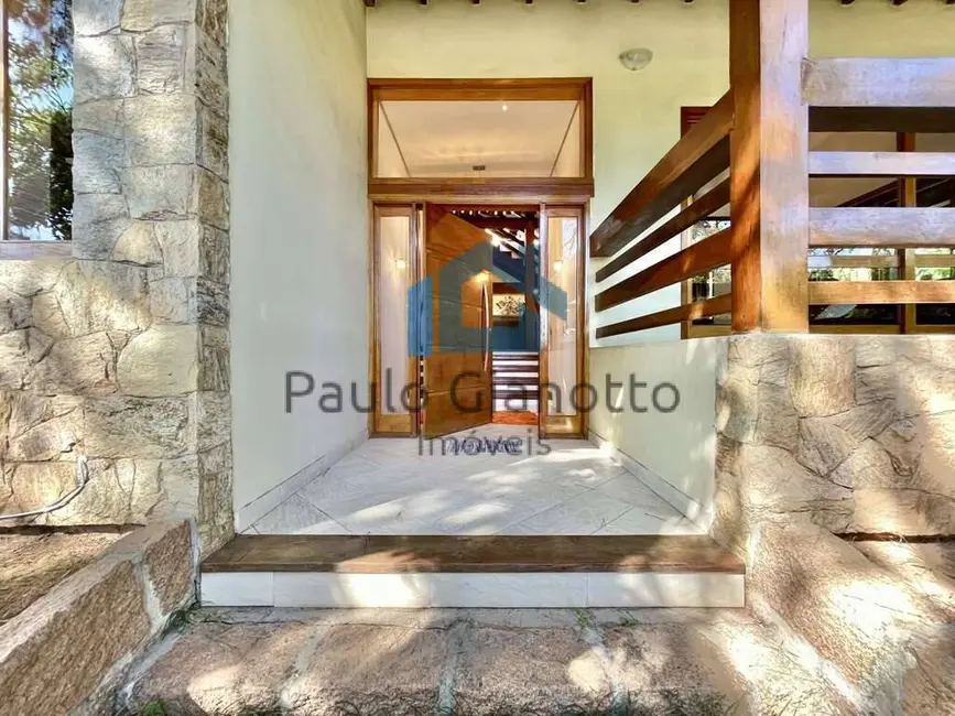 Casa de Condomínio com 5 quartos à venda, 446m2 em Águas da Fazendinha, Carapicuiba - SP - imagem 4 Foto 4 de Casa de Condomínio com 5 quartos à venda, 446m2 em Águas da Fazendinha, Carapicuiba - SP