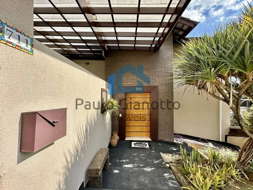 Casa de Condomínio com 3 quartos à venda, 330m2 em Golf Gardens, Carapicuiba - SP - imagem 4 Foto 4 de Casa de Condomínio com 3 quartos à venda, 330m2 em Golf Gardens, Carapicuiba - SP