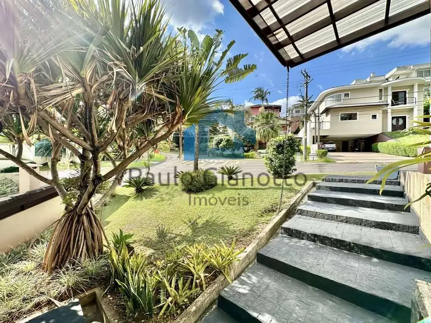 Casa de Condomínio com 3 quartos à venda, 330m2 em Golf Gardens, Carapicuiba - SP - imagem 3 Foto 3 de Casa de Condomínio com 3 quartos à venda, 330m2 em Golf Gardens, Carapicuiba - SP