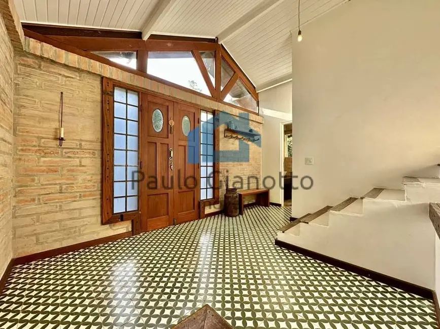 Casa de Condomínio com 3 quartos à venda, 355m2 em Chácara dos Lagos, Carapicuiba - SP - imagem 5 Foto 5 de Casa de Condomínio com 3 quartos à venda, 355m2 em Chácara dos Lagos, Carapicuiba - SP