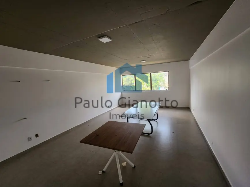 Foto 4 de Sala Comercial para alugar, 34m2 em Paisagem Renoir, Cotia - SP