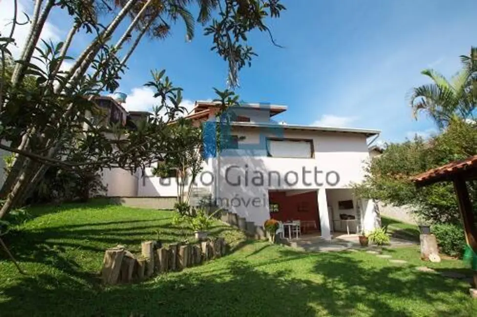 Casa com 4 quartos para alugar, 380m2 em Jardim Nova Coimbra, Cotia - SP - imagem 4 Foto 4 de Casa com 4 quartos para alugar, 380m2 em Jardim Nova Coimbra, Cotia - SP