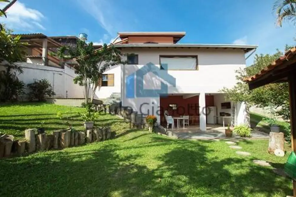 Casa com 4 quartos para alugar, 380m2 em Jardim Nova Coimbra, Cotia - SP - imagem 2 Foto 2 de Casa com 4 quartos para alugar, 380m2 em Jardim Nova Coimbra, Cotia - SP