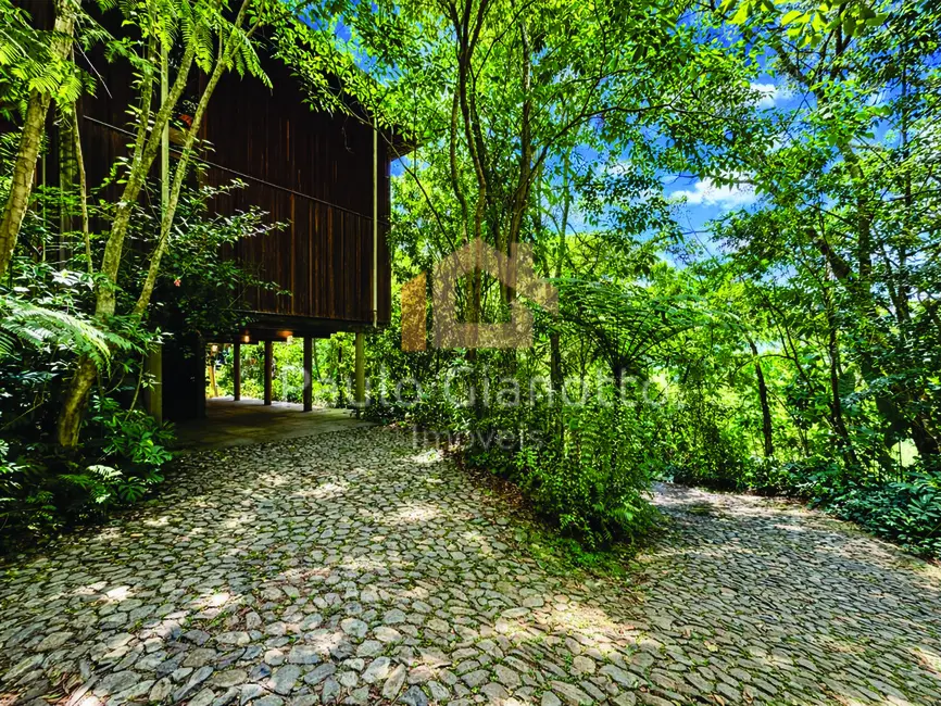 Foto 2 de Casa de Condomínio com 4 quartos à venda e para alugar, 261m2 em Chácara do Refúgio, Carapicuiba - SP