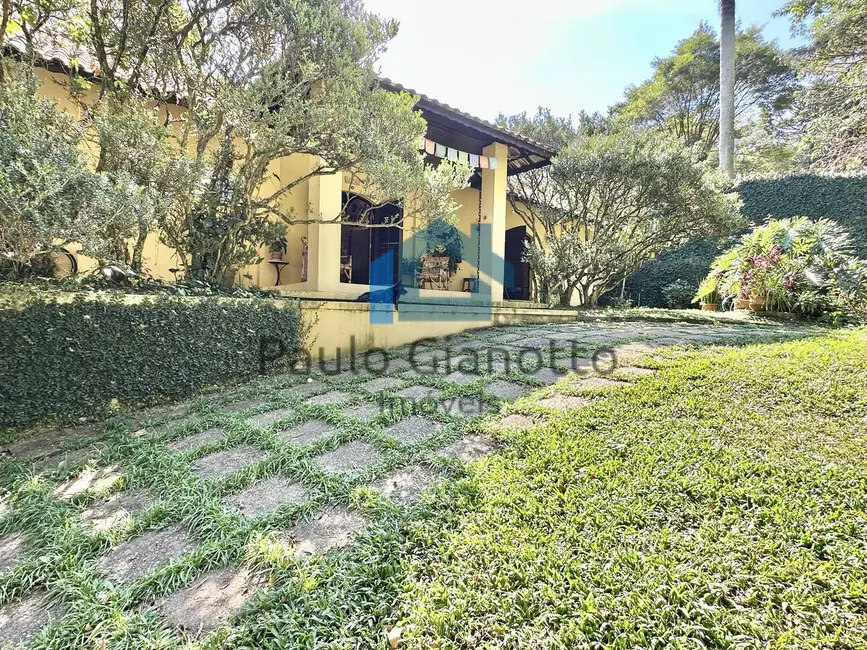 Casa de Condomínio com 5 quartos à venda, 302m2 em Jardim Colibri, Embu Das Artes - SP - imagem 3 Foto 3 de Casa de Condomínio com 5 quartos à venda, 302m2 em Jardim Colibri, Embu Das Artes - SP