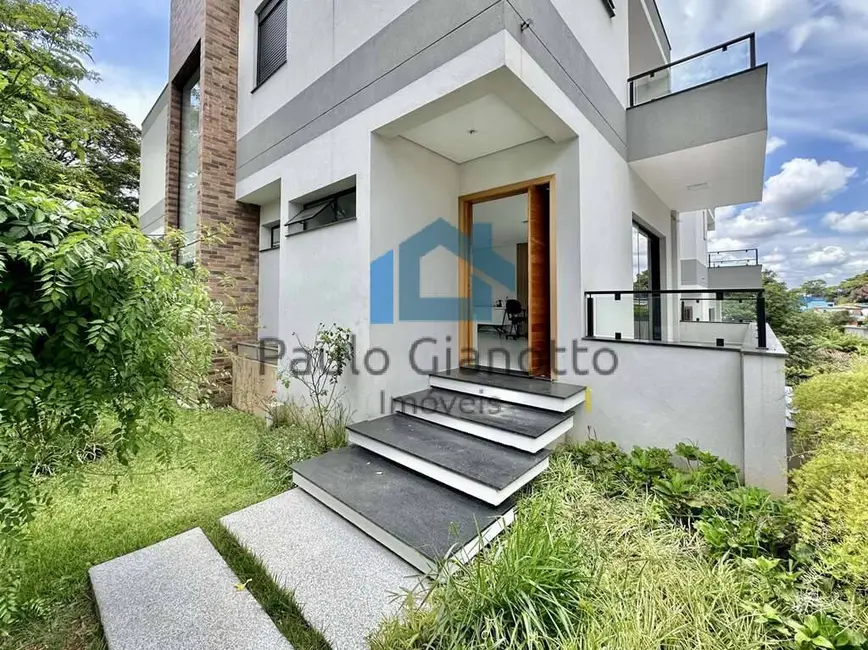 Foto 3 de Casa de Condomínio com 3 quartos à venda e para alugar, 326m2 em Chácara do Refúgio, Carapicuiba - SP