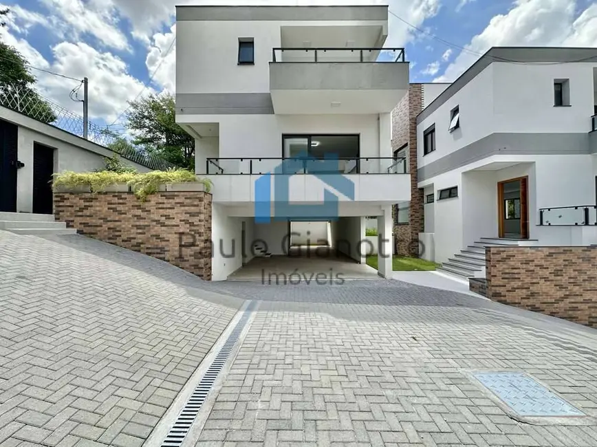 Foto 2 de Casa de Condomínio com 3 quartos à venda e para alugar, 326m2 em Chácara do Refúgio, Carapicuiba - SP