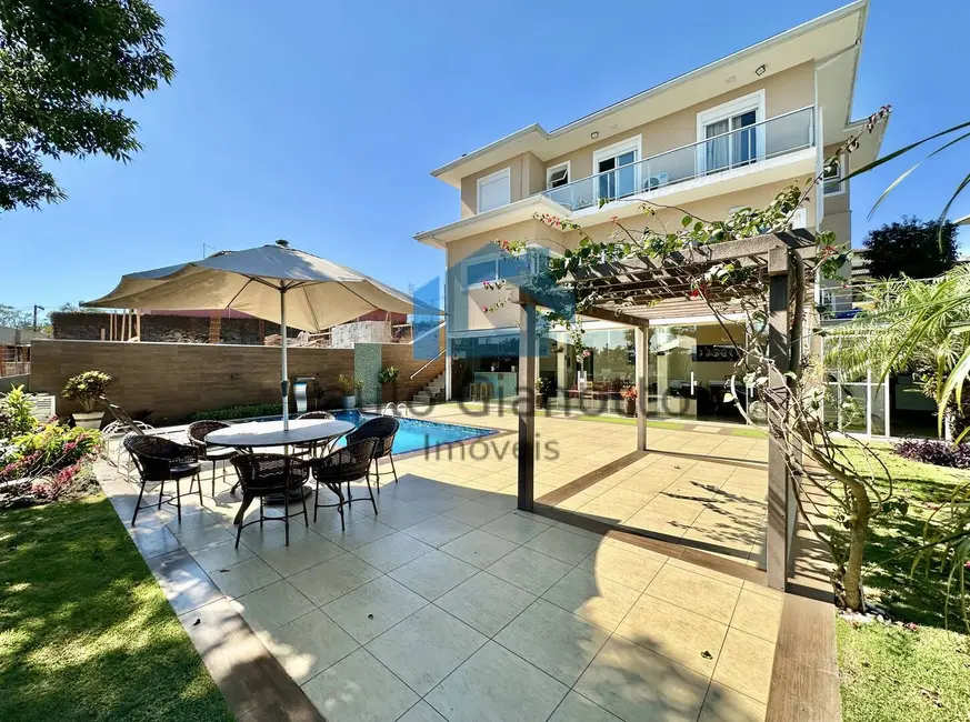 Foto 1 de Casa de Condomínio com 3 quartos à venda, 318m2 em Golf Gardens, Carapicuiba - SP