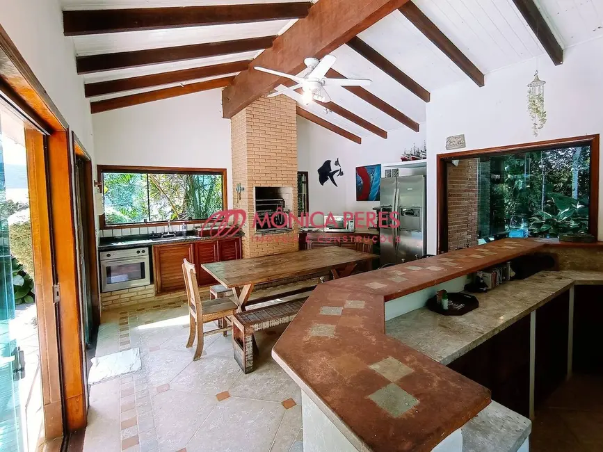 Foto 9 de Casa com 5 quartos à venda, 350m2 em Ubatuba - SP