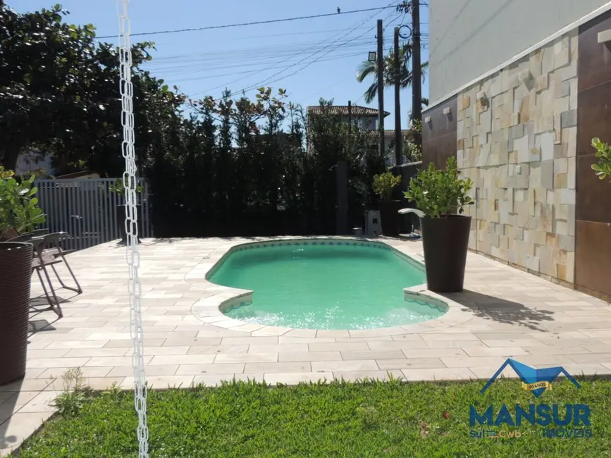 Sobrado com 4 quartos à venda, 300m2 em Matinhos - PR - imagem 7 Foto 7 de Sobrado com 4 quartos à venda, 300m2 em Matinhos - PR