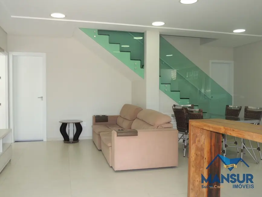 Sobrado com 4 quartos à venda, 300m2 em Matinhos - PR - imagem 9 Foto 9 de Sobrado com 4 quartos à venda, 300m2 em Matinhos - PR