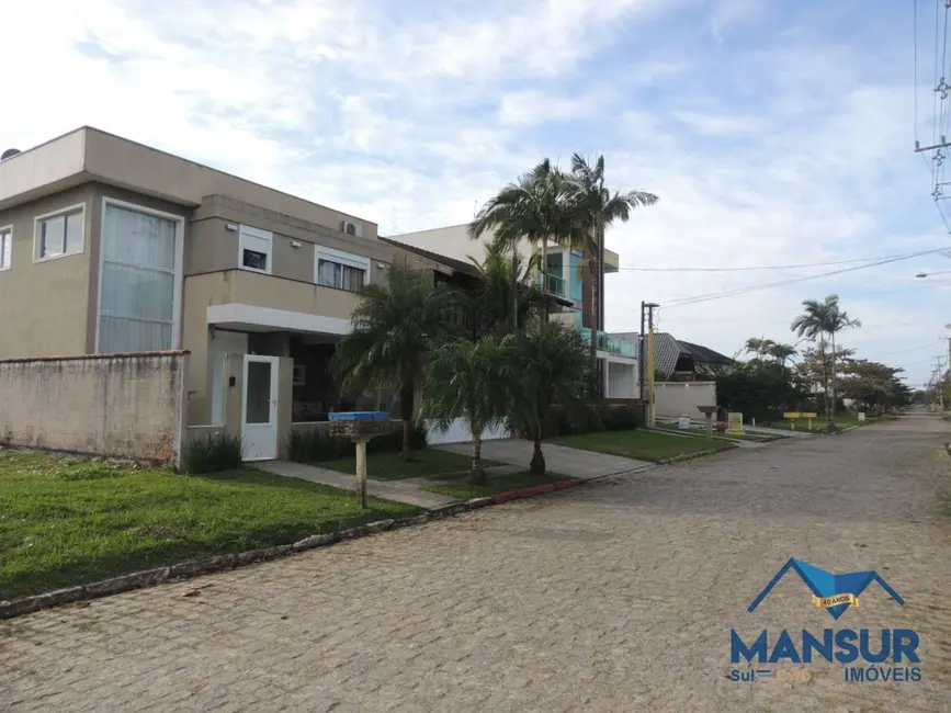 Sobrado com 4 quartos à venda, 360m2 em Pontal Do Parana - PR - imagem 2 Foto 2 de Sobrado com 4 quartos à venda, 360m2 em Pontal Do Parana - PR