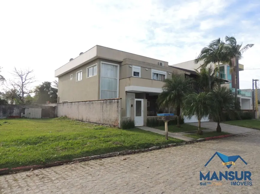 Sobrado com 4 quartos à venda, 360m2 em Pontal Do Parana - PR - imagem 5 Foto 5 de Sobrado com 4 quartos à venda, 360m2 em Pontal Do Parana - PR
