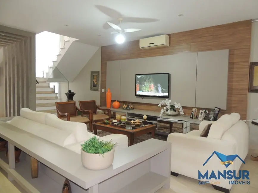 Sobrado com 4 quartos à venda, 360m2 em Pontal Do Parana - PR - imagem 8 Foto 8 de Sobrado com 4 quartos à venda, 360m2 em Pontal Do Parana - PR