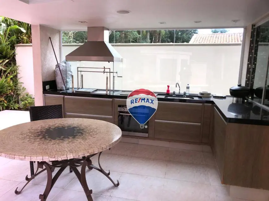 Casa com 5 quartos para alugar em Bertioga - SP - imagem 8 Foto 8 de Casa com 5 quartos para alugar em Bertioga - SP