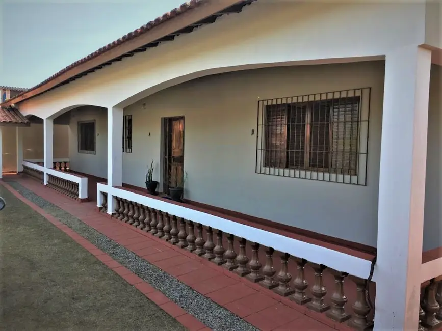 Foto 4 de Casa com 4 quartos à venda, 211m2 em Itanhaem - SP