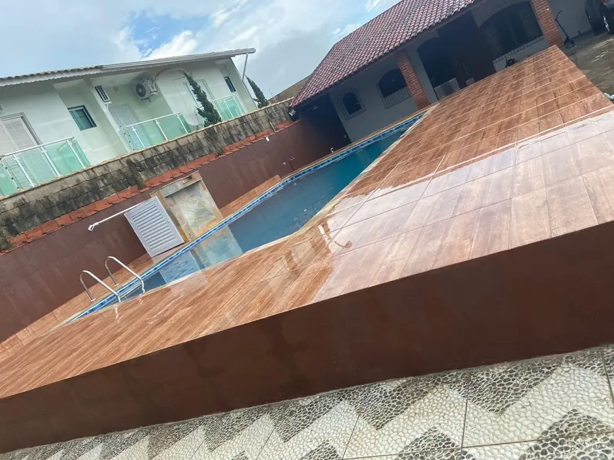 Foto 3 de Casa com 3 quartos à venda, 252m2 em Itanhaem - SP