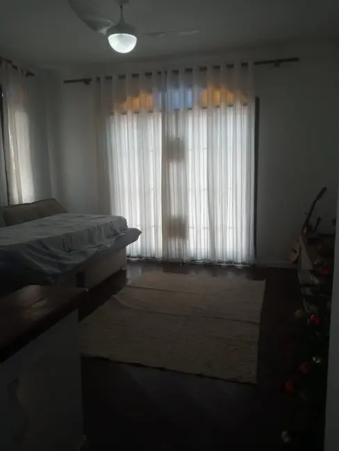 Casa com 3 quartos à venda, 250m2 em Guilhermina, Praia Grande - SP - imagem 4 Foto 4 de Casa com 3 quartos à venda, 250m2 em Guilhermina, Praia Grande - SP