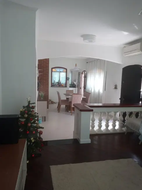Casa com 3 quartos à venda, 250m2 em Guilhermina, Praia Grande - SP - imagem 3 Foto 3 de Casa com 3 quartos à venda, 250m2 em Guilhermina, Praia Grande - SP
