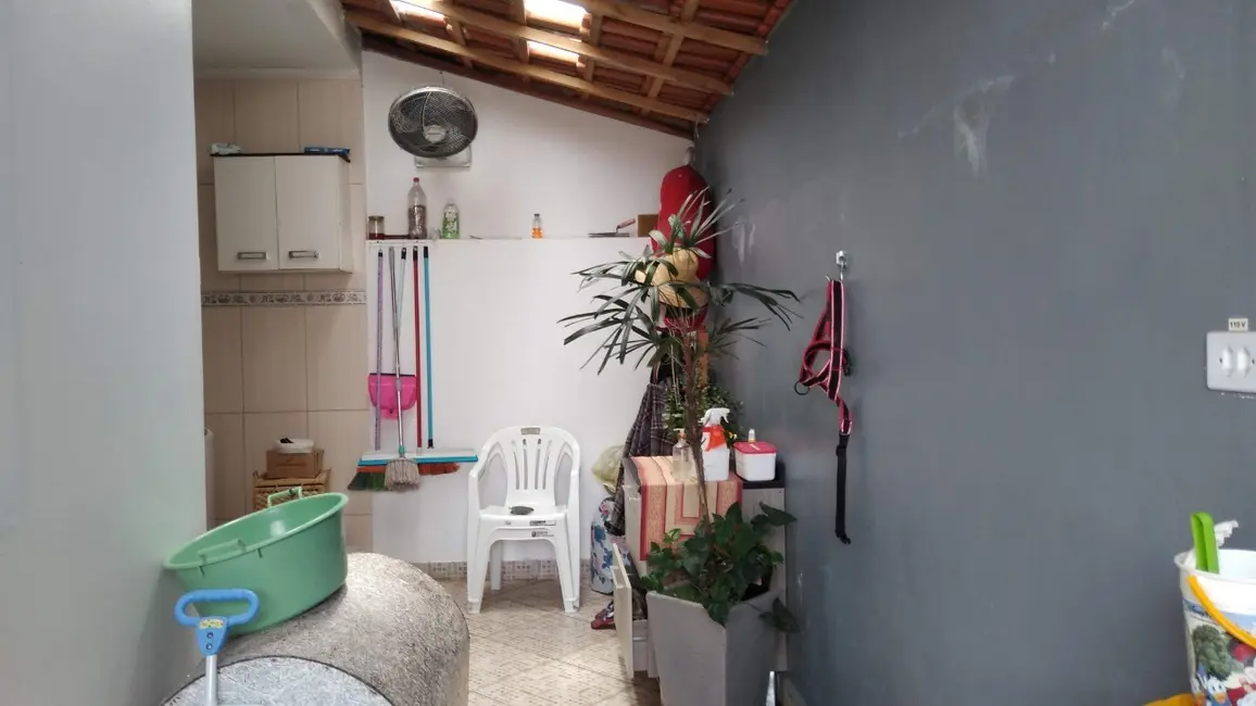 Foto 2 de Casa com 2 quartos à venda, 55m2 em Itanhaem - SP