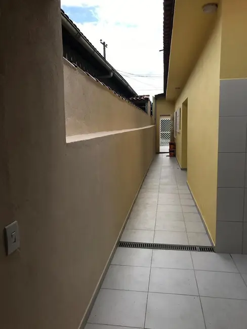 Foto 4 de Casa com 2 quartos à venda, 62m2 em Mongagua - SP