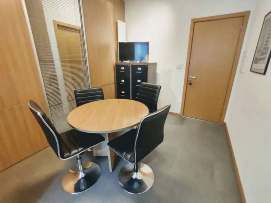 Sala Comercial à venda, 36m2 em Centro, Curitiba - PR - imagem 8 Foto 8 de Sala Comercial à venda, 36m2 em Centro, Curitiba - PR