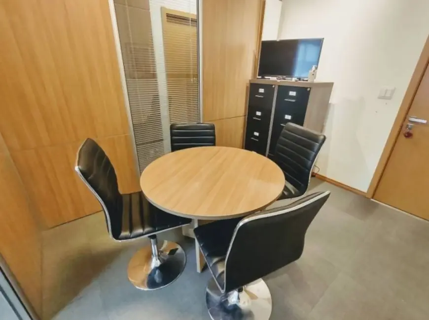 Sala Comercial à venda, 36m2 em Centro, Curitiba - PR - imagem 7 Foto 7 de Sala Comercial à venda, 36m2 em Centro, Curitiba - PR