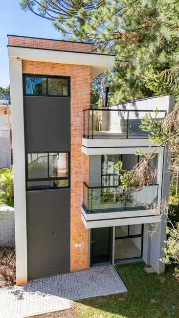 Casa com 3 quartos à venda, 133m2 em Santa Cândida, Curitiba - PR - imagem 2 Foto 2 de Casa com 3 quartos à venda, 133m2 em Santa Cândida, Curitiba - PR