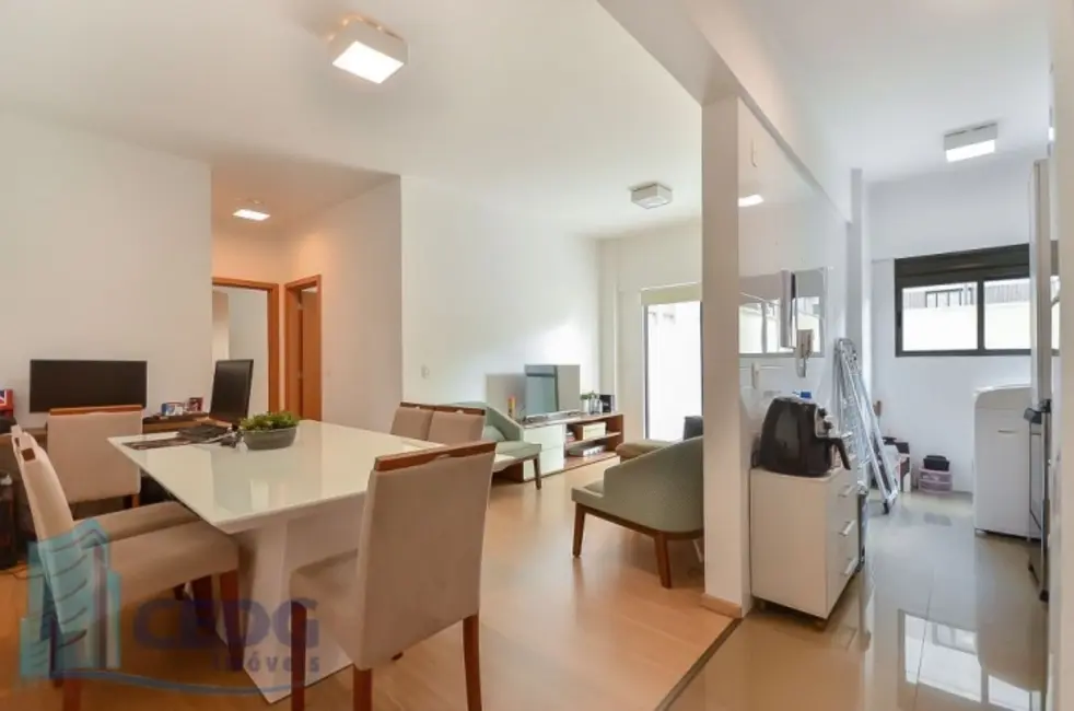 Apartamento com 2 quartos à venda, 60m2 em Bigorrilho, Curitiba - PR - imagem 3 Foto 3 de Apartamento com 2 quartos à venda, 60m2 em Bigorrilho, Curitiba - PR